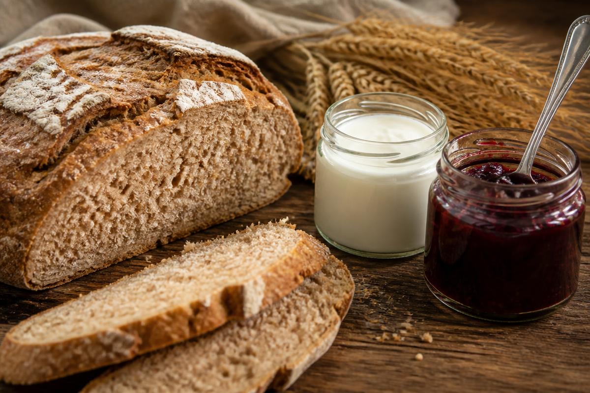 Combo Desayuno Ancestral: Pan integral, Yogurt natural, Mermelada artesanal