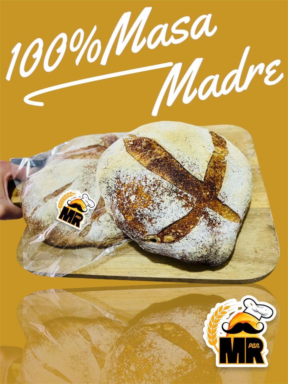 Pan Mr. Pan 100% masa madre sobre tabla de madera